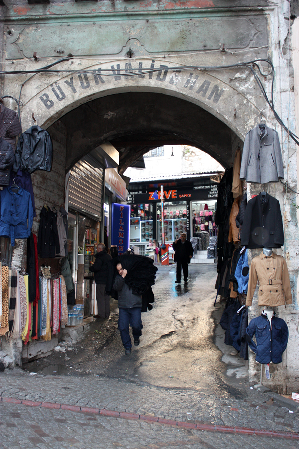 Geniş Zaman İçinde Büyük Valide Han