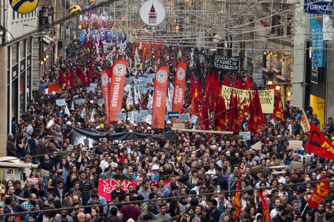 Soma'ya Saygı Yürüyüşüne Polis Saldırısı