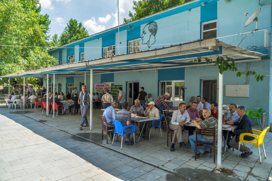 “YA MADENİ KAPATIN YA DA MAHKEMELERİ”