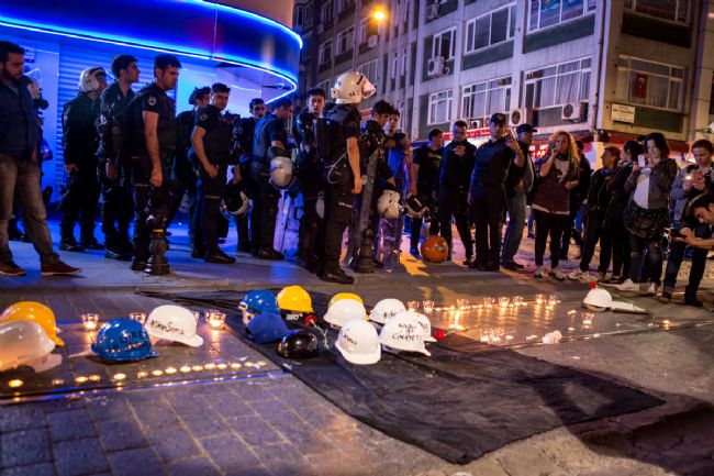 HALK SOKAKLARDA SOMA'NIN HESABINI SORUYOR