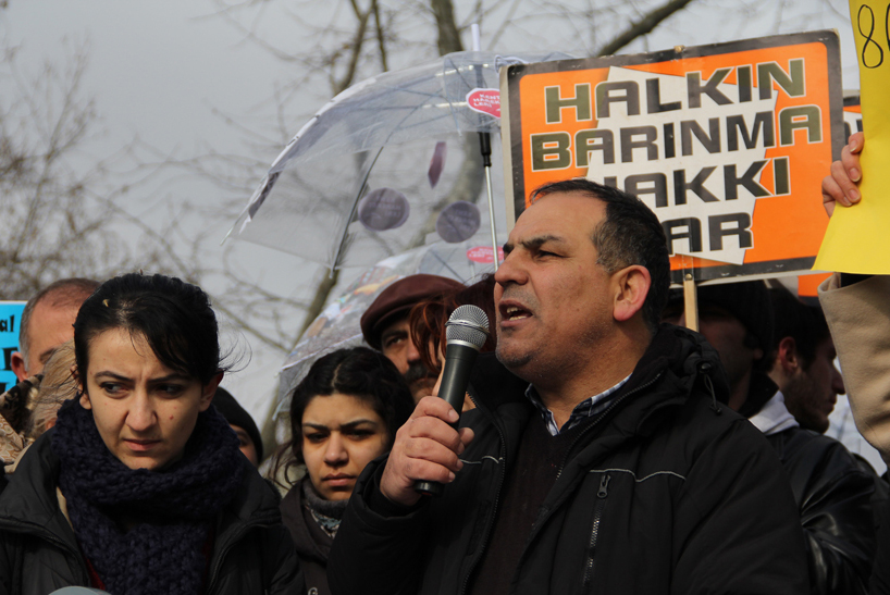 GÜLDAM temsilcisi olarak eyleme Gülsuyu-Gülensu mahallesinden katılan Erdoğan Yıldız, 'rantsal dönüşüm'ün mahallelileri hiçe saydığını belirterek 'elli yıllık yaşam alanlarımızı bir avuç rant çetesine teslim etmeyeceğiz' dedi.