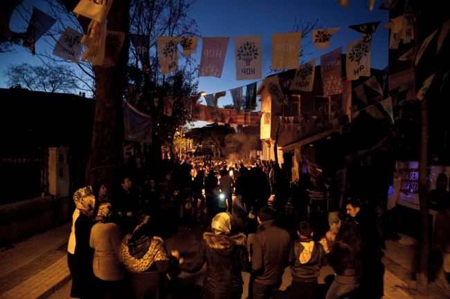 Newroz kutlaması, HDP Büyükada seçim bürosu, 21 Mart 2014. Fotoğraf: Tümay Göktepe