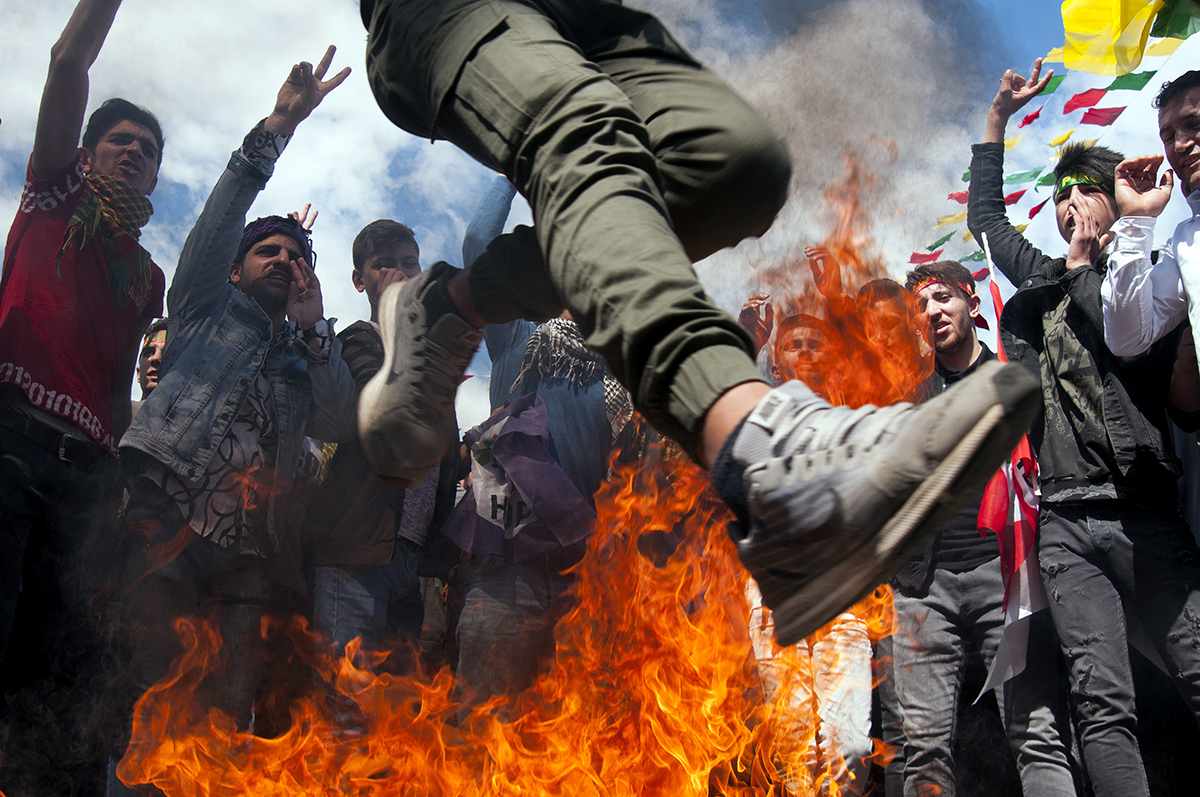 Newroz'u Yüz Binler Kutladı