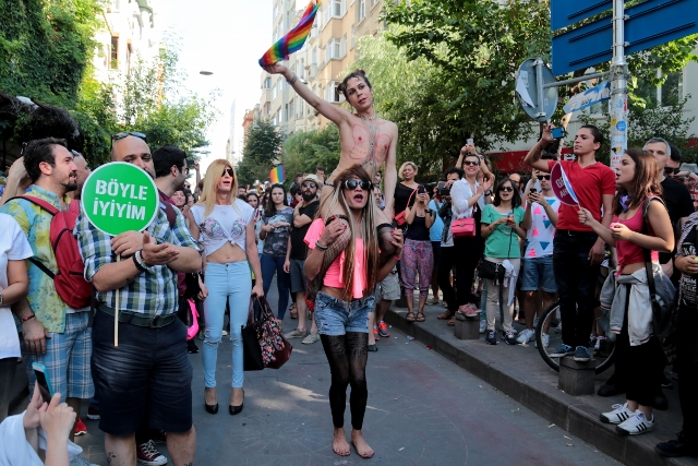 Müdahalenin Gölgesinde 13. LGBTİ Onur Yürüyüşü