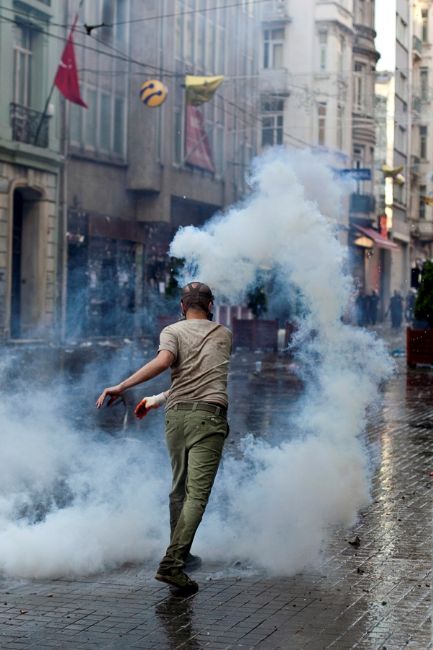 Fotoğraf: Yücel Tunca (31 Mayıs 2013-İstiklal Caddesi)