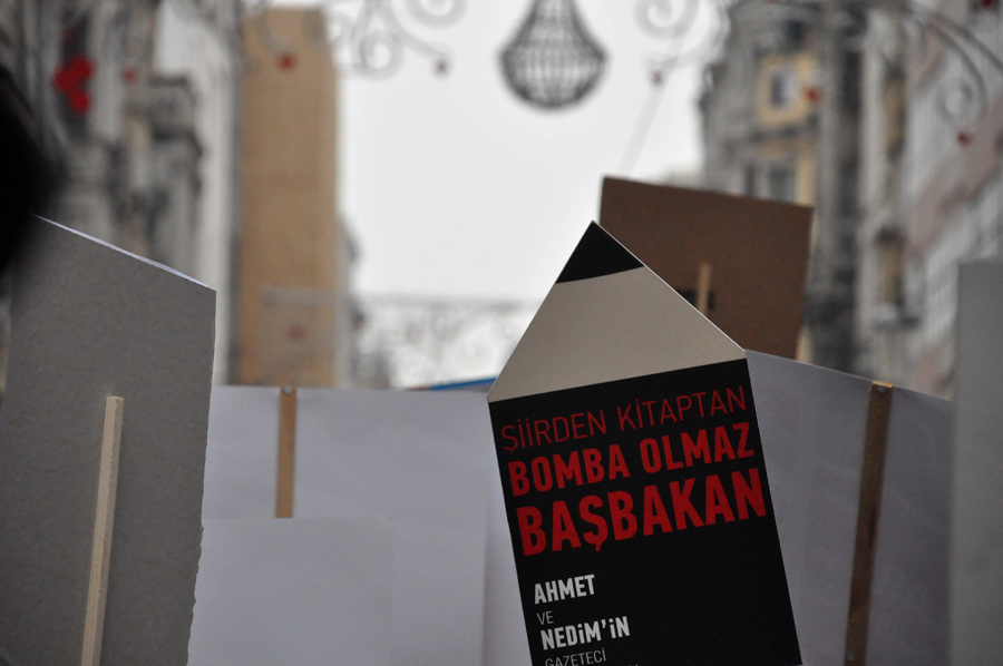 Kendisi de şiir okuduğu için tutuklanan Başbakan, Ahmet Şık'ın kitabı için 'bombadan tehlikeli' demişti