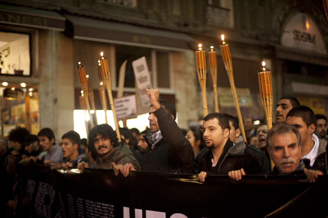 Hrant Dink, 19 Ocak akşamında İstiklal Caddesi'ndeki meşaleli yürüyüşle bir kez daha anıldı ve cinayetin ardındaki güçlerden hesap sorulması istendi. (F: Arif Yaman)