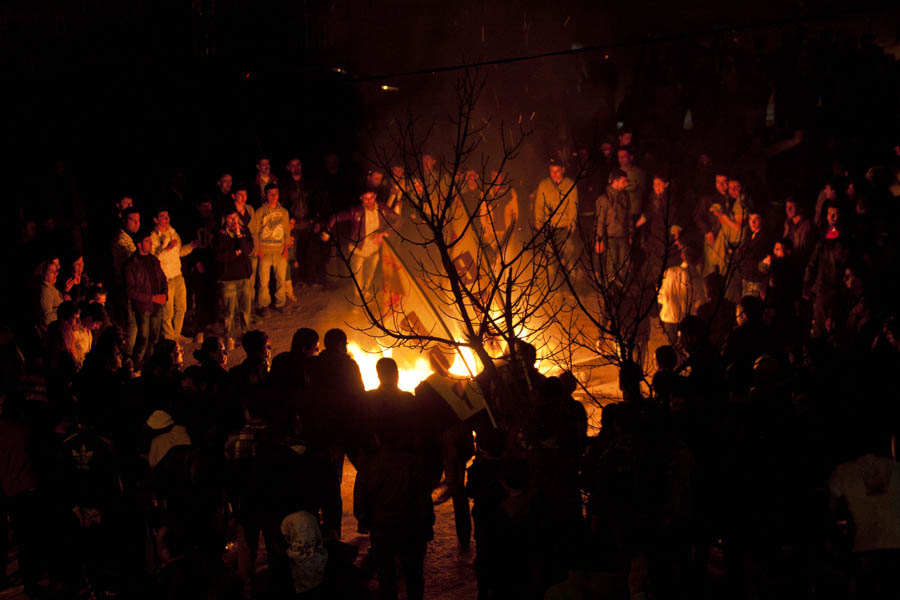 Newroz ateşi barış için yandı