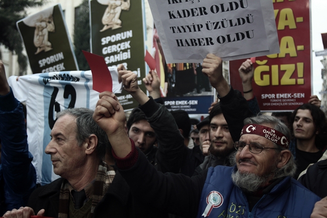 Sloganlar ve pankartlar sporsevelerin aynı amaç etrafında toplandığını gösteriyordu.