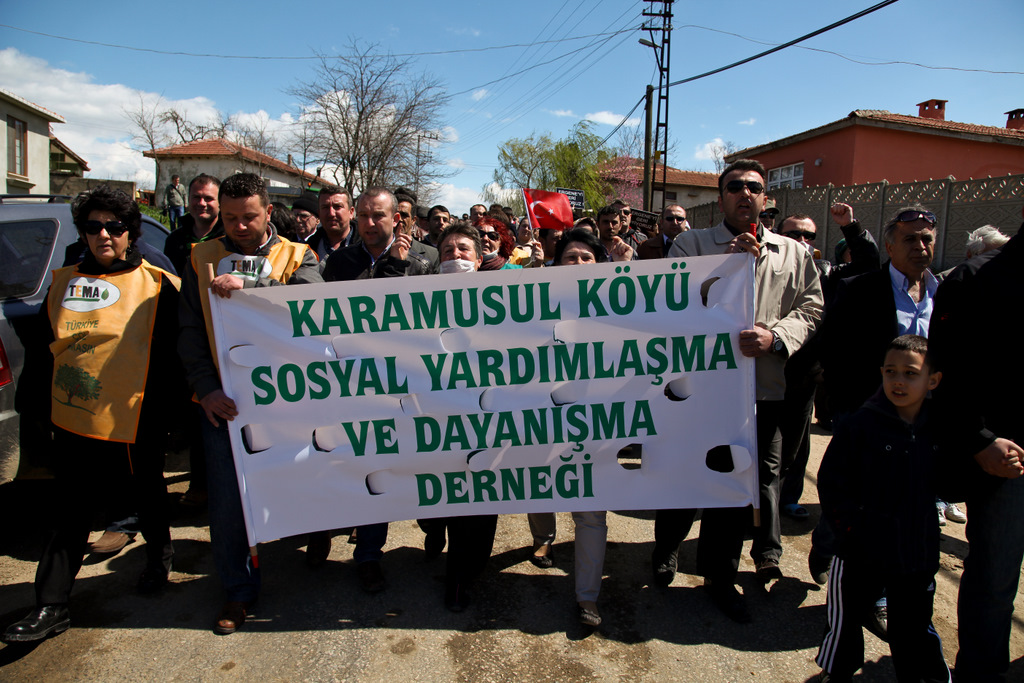 Trakya'nın dümdüz uzanan Ergene havzasında, bir nehir boyunca sıralanmış köyleri bir süredir ayakta. Çünkü yaşam bulup çevresinde köyler kurdukları nehirleri Ergene, artık yaşam değil ölüm saçıyor.