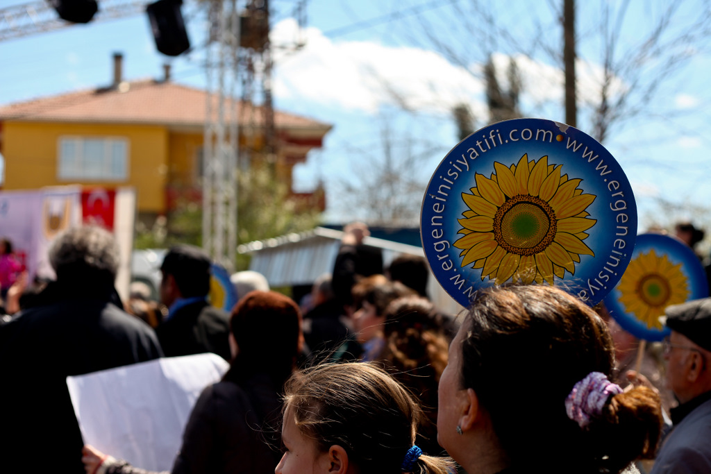 Trakya'nın dümdüz uzanan Ergene havzasında, bir nehir boyunca sıralanmış köyleri bir süredir ayakta. Çünkü yaşam bulup çevresinde köyler kurdukları nehirleri Ergene, artık yaşam değil ölüm saçıyor.

