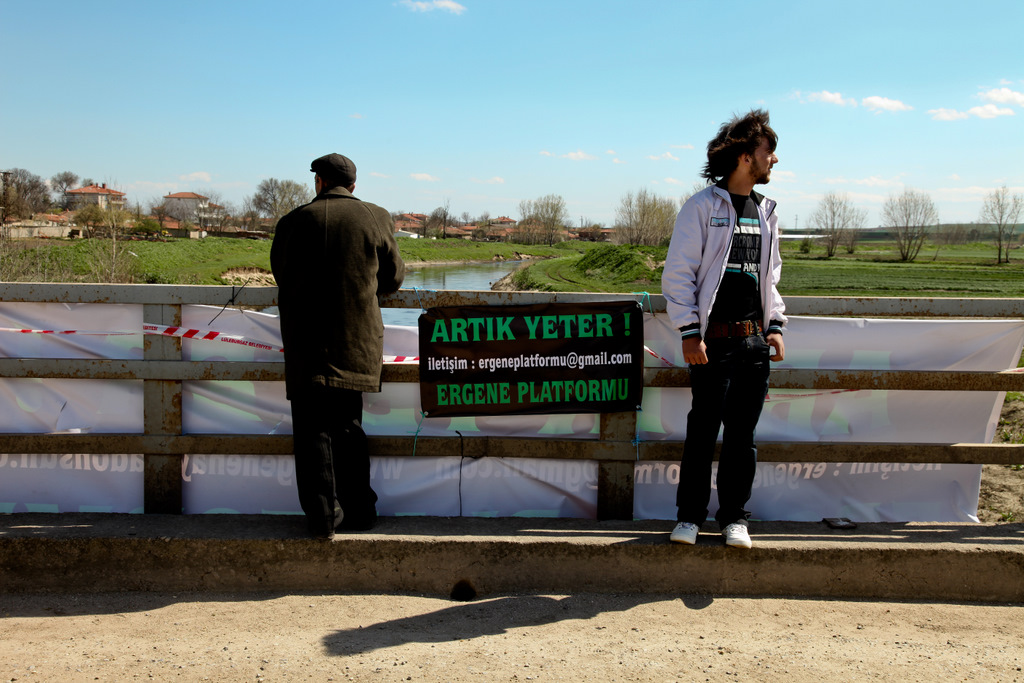 Trakya'nın dümdüz uzanan Ergene havzasında, bir nehir boyunca sıralanmış köyleri bir süredir ayakta. Çünkü yaşam bulup çevresinde köyler kurdukları nehirleri Ergene, artık yaşam değil ölüm saçıyor.

