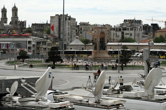 F: Özgür Çelik-Taksim Meydanı