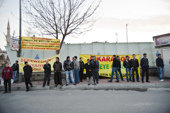 Sivil İtaatsizlik Eylemleri kapsamında kurulan Demokratik Çözüm Çadırı İstanbul Aksaray'da kuruldu