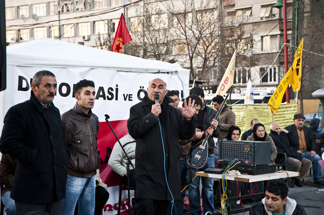 Yapılan konuşmalarda anadilde eğitim ve demokratik özerklik talepleri öne çıktı