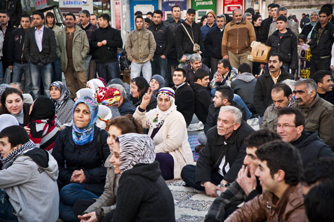 Sivil İtaatsizlik Eylemleri kapsamında kurulan Demokratik Çözüm Çadırı İstanbul Aksaray'da kuruldu