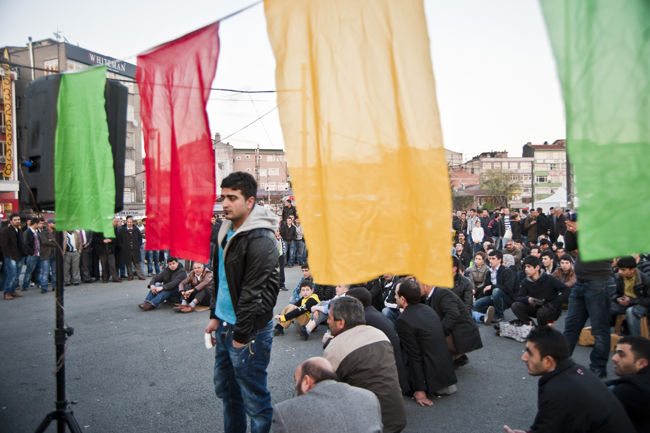 Sivil İtaatsizlik Eylemleri kapsamında kurulan Demokratik Çözüm Çadırı İstanbul Aksaray'da kuruldu